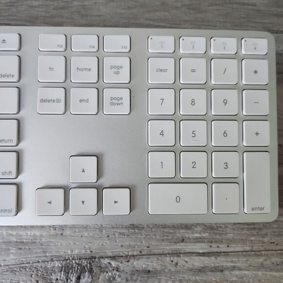 Bluetooth Wireless Matias Aluminum Keyboard FK418BTS / Apple / macOS / Windows 4 - Picture 12 of 12